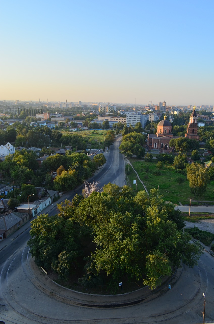 鄭州市城東路與石化路交匯點(diǎn)，城市繁華與歷史的交融之處